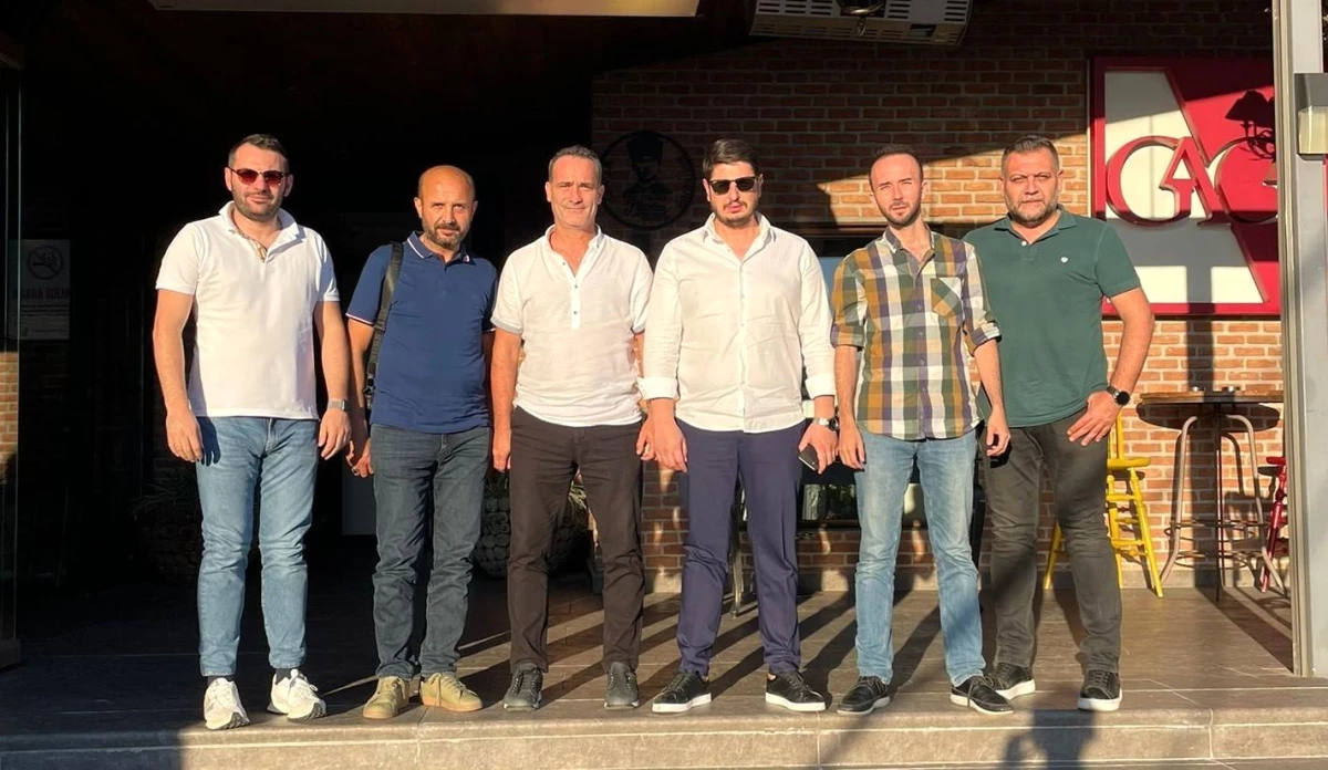 Eskişehirspor\'un yeni teknik direktörü için imza töreni