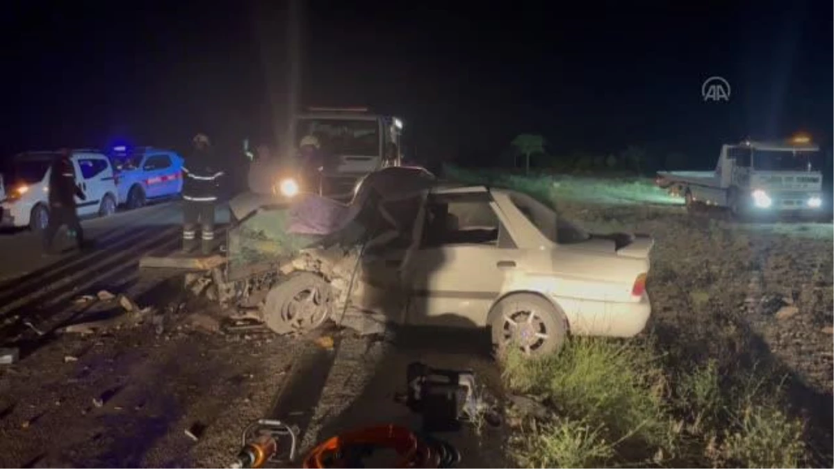 Son dakika haber | Kamyonet ile çarpışan otomobilin sürücüsü öldü, 6 kişi yaralandı