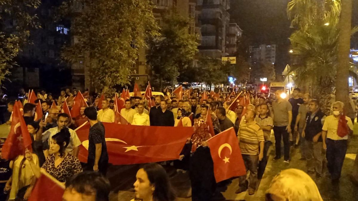 Kozan 15 Temmuz\'da tek yürek