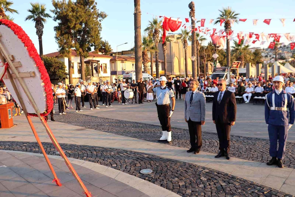 Son dakika haber: Kuşadası\'nda 15 Temmuz Şehitleri anıldı