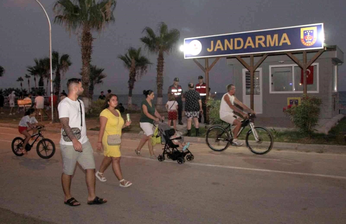 Son dakika haberi | Mersin\'de jandarma sahillere asayiş noktası kurdu