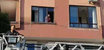 Odada kilitli kalan kadının imdadına itfaiye yetişti