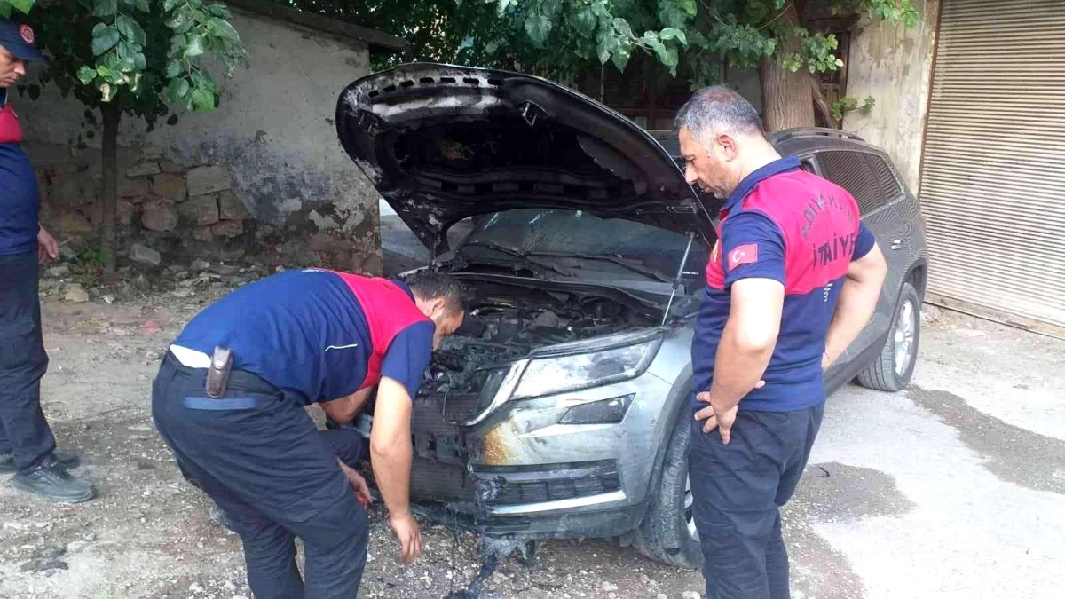 Son dakika haberi! Park halindeki otomobilde yangın