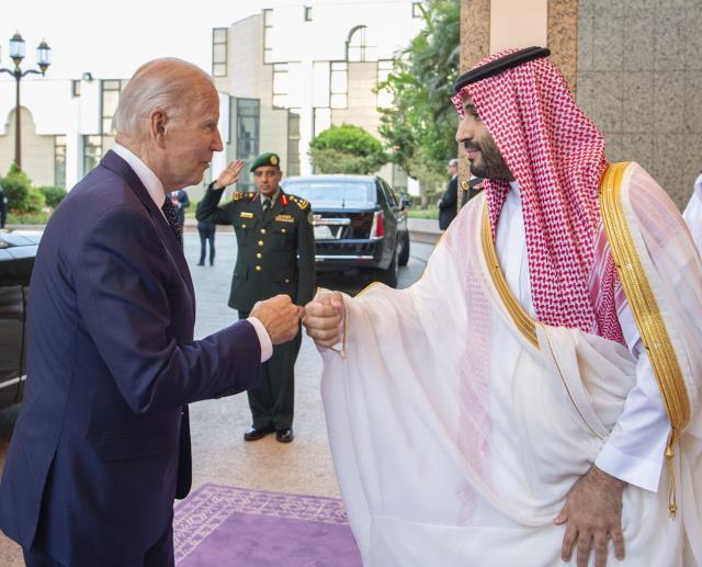 Suudi Arabistan'ı ziyaret eden ABD Başkanı Biden: Orta Doğu'da Rusya ve Çin'e dolduracak boşluk bırakmayacağız Suudi Arabistan'ı ziyaret eden ABD Başkanı Biden: Orta Doğu'da Rusya ve Çin'e dolduracak boşluk bırakmayacağız