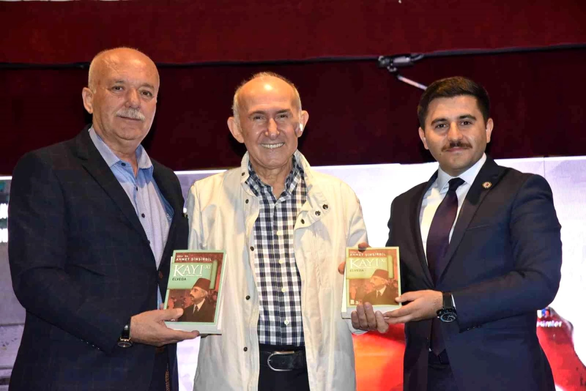 Tarihçi Ahmet Şimşirgil, Dursunbey\'de FETÖ\'yü anlattı: "15 Temmuz darbe girişimi eğer başarılı olsaydı Türkiye Cumhuriyeti\'nin sonu olacaktı"