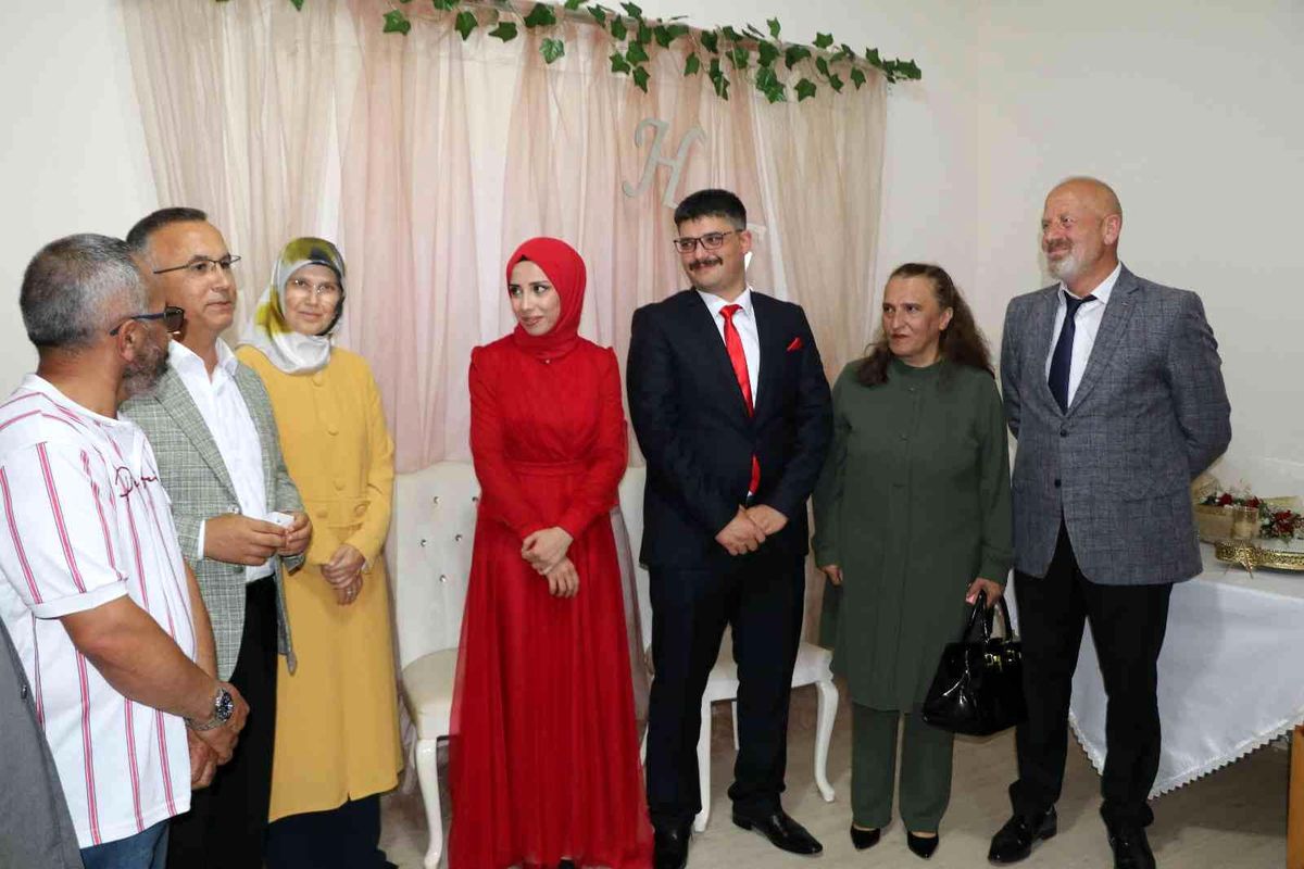 Vali Çeber, İHA Muhabiri Hasan Fehmi Demir'e kız istedi