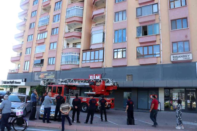 Özel Hareket'tan nefes kesen rehine kurtarma operasyonu! 9 kişiyi içeriden alıp çıktılar Özel Hareket'tan nefes kesen rehine kurtarma operasyonu! 9 kişiyi içeriden alıp çıktılar