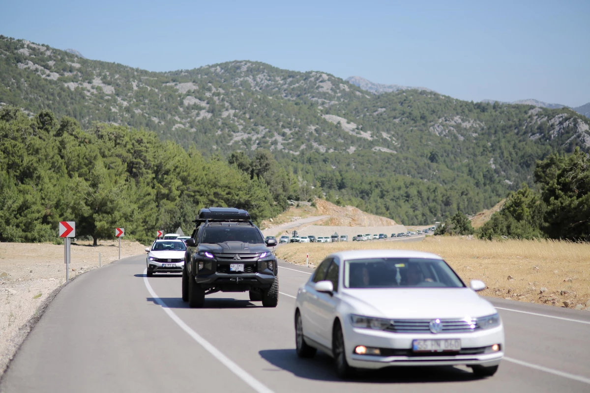 Antalya-Konya kara yolunda tatil dönüşü yoğunluğu yaşanıyor