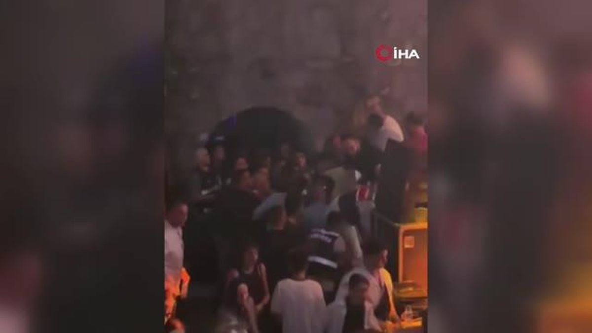 Balıkesir'de Sibel Can konserinde gerginlik