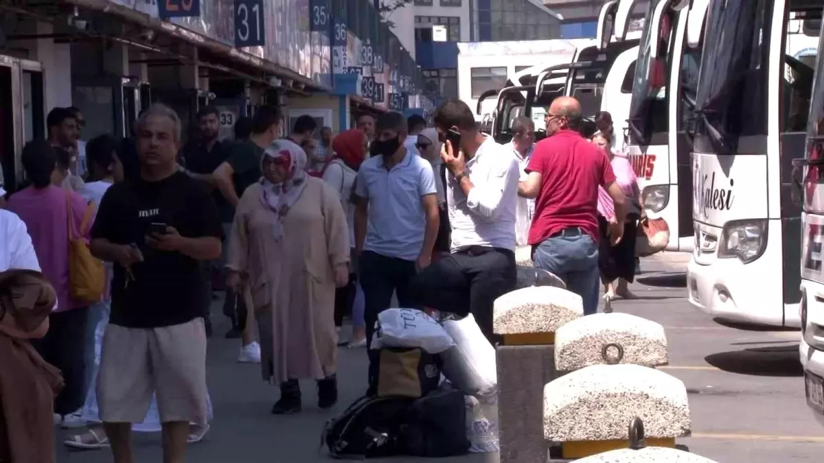 Bayram sonrasında otogarda yoğunluk devam ediyor