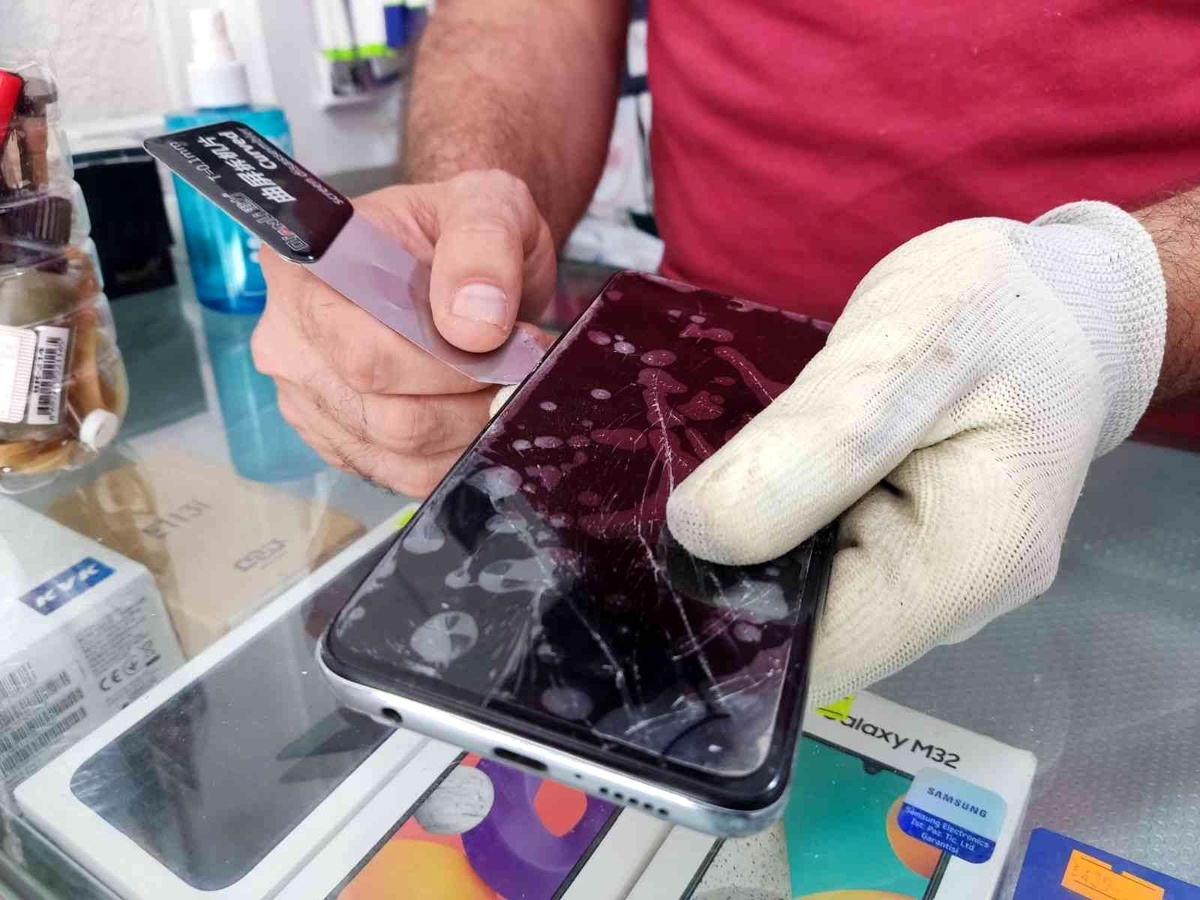 Bayram tatilinde \'sıvı teması\' kaynaklı telefon arızaları arttı