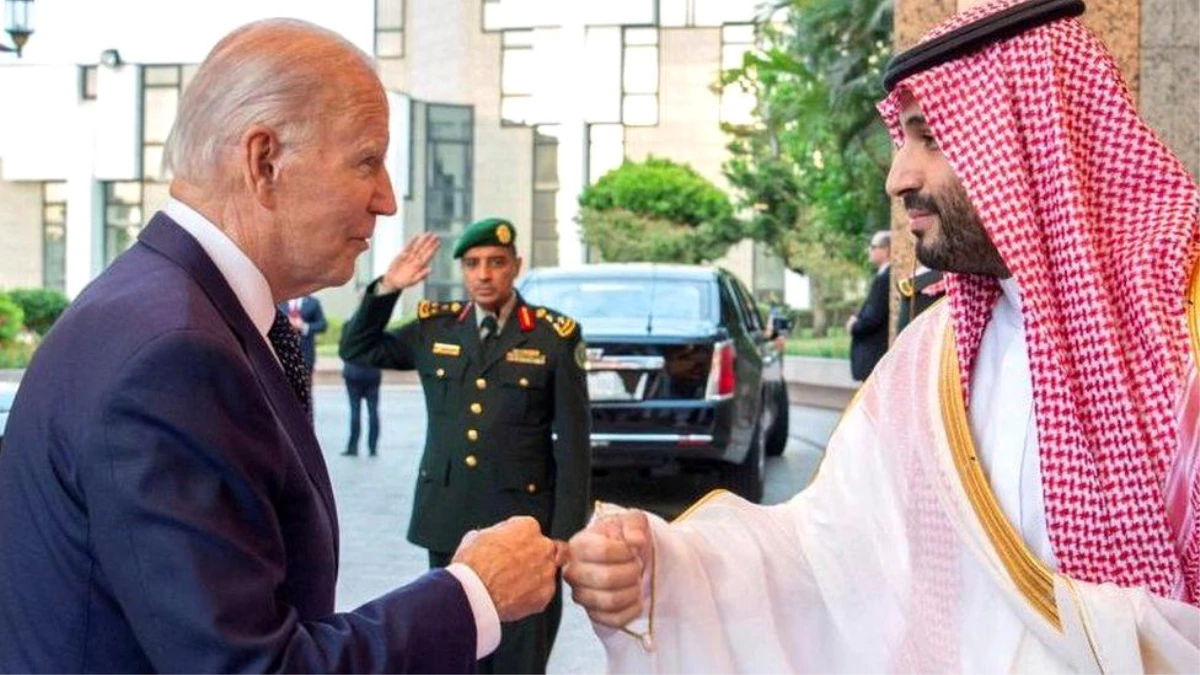 Biden\'ın Suudi Arabistan ziyaretini ziyareti tanımlayan çarpıcı fotoğraf