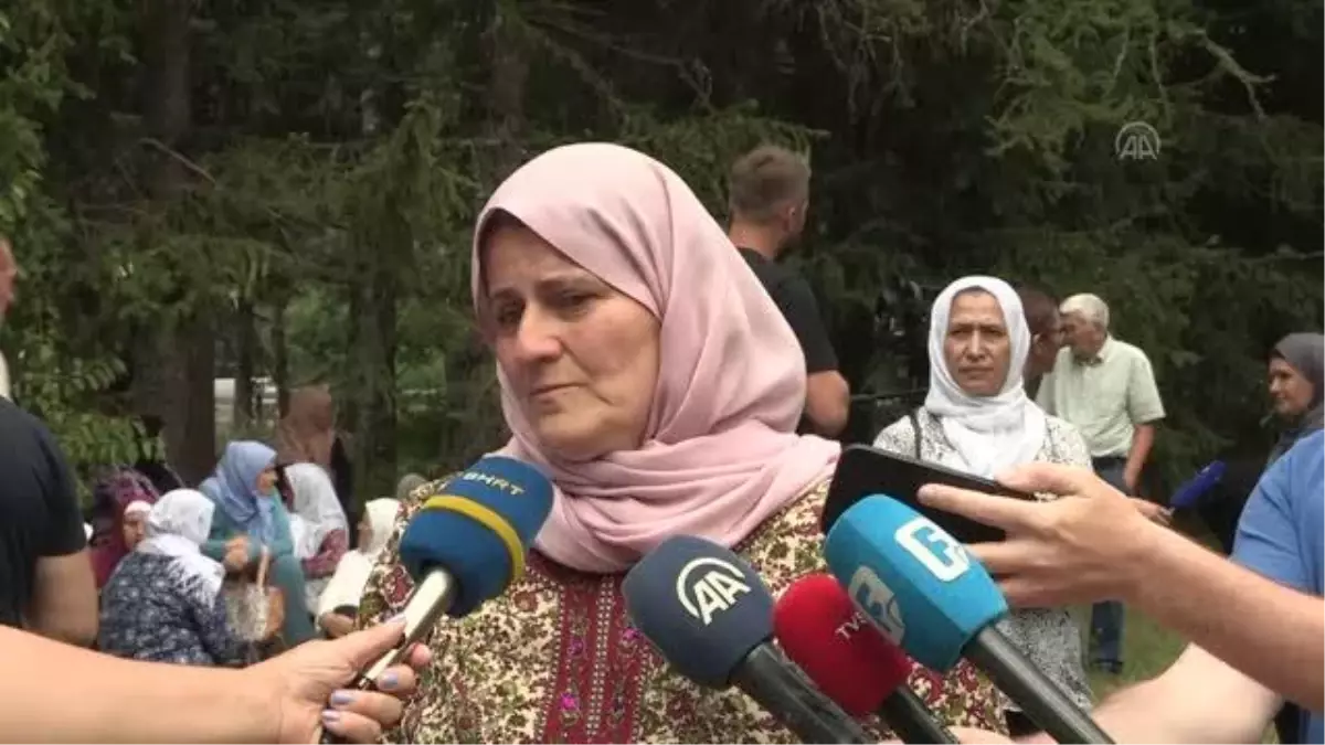 Bosna Hersek'teki savaşta kurşuna dizilen Srebrenitsalı 6 genç dualarla anıldı