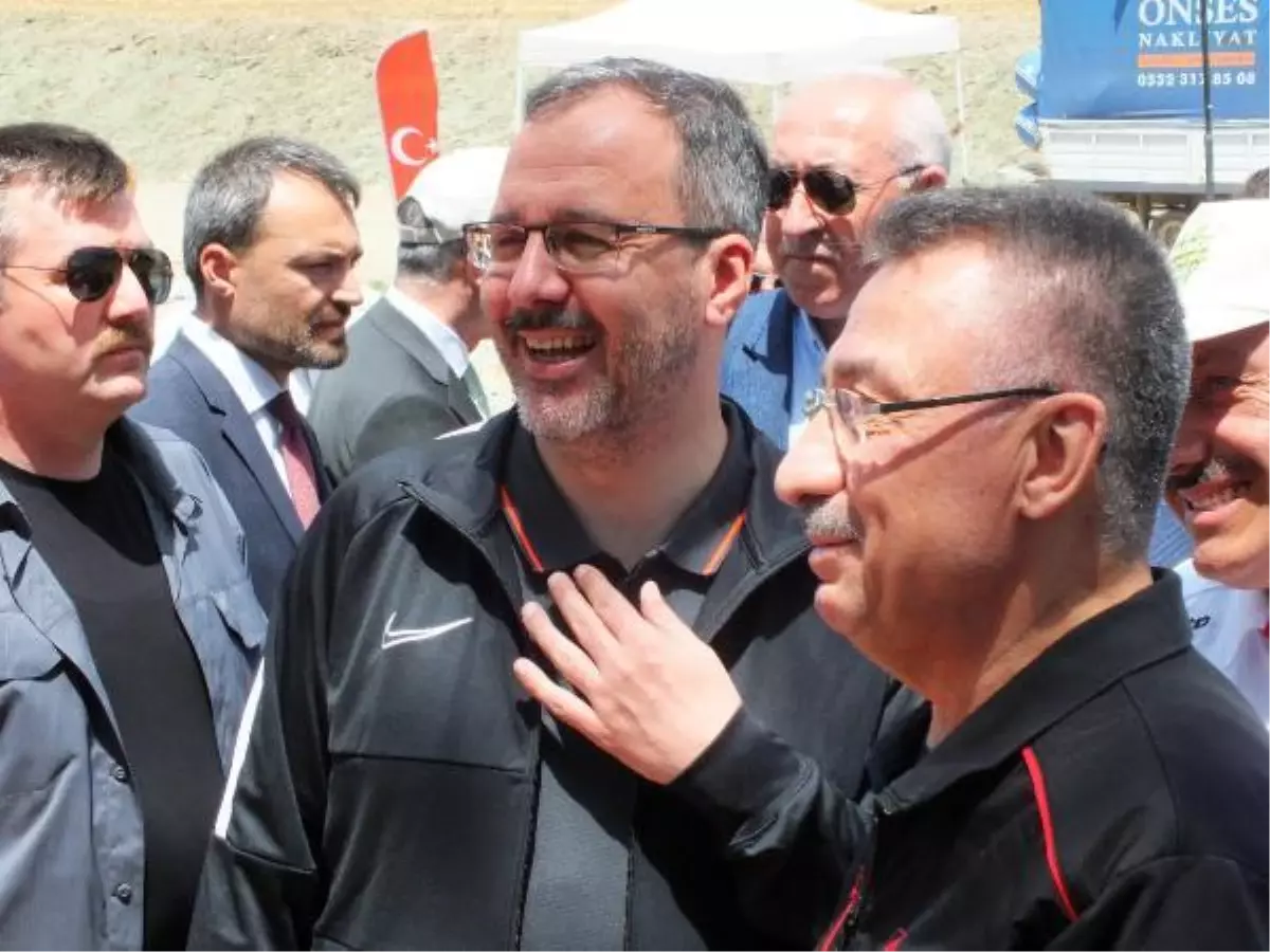 Cumhurbaşkanı Yardımcısı Oktay ve Bakan Kasapoğlu rafting yaptı