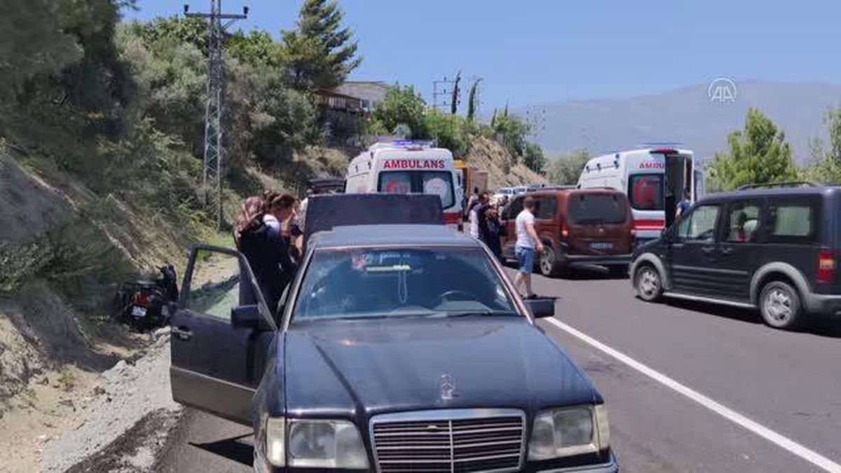 Devrilen engelli motosikletindeki 3 kişi yaralandı