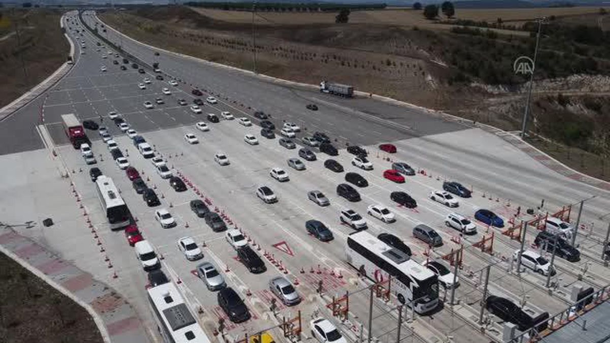 İstanbul-İzmir Otoyolu'nda tatil dönüşü yoğunluğu yaşanıyor