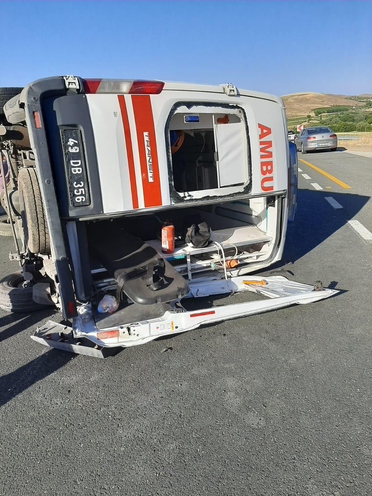 Son dakika haber: Elazığ'da otomobille çarpışan ambulanstaki 3 kişi yaralandı