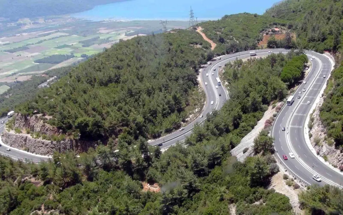 Emniyet\'in \'Uçan Göz\'ünü kadın pilot uçurdu