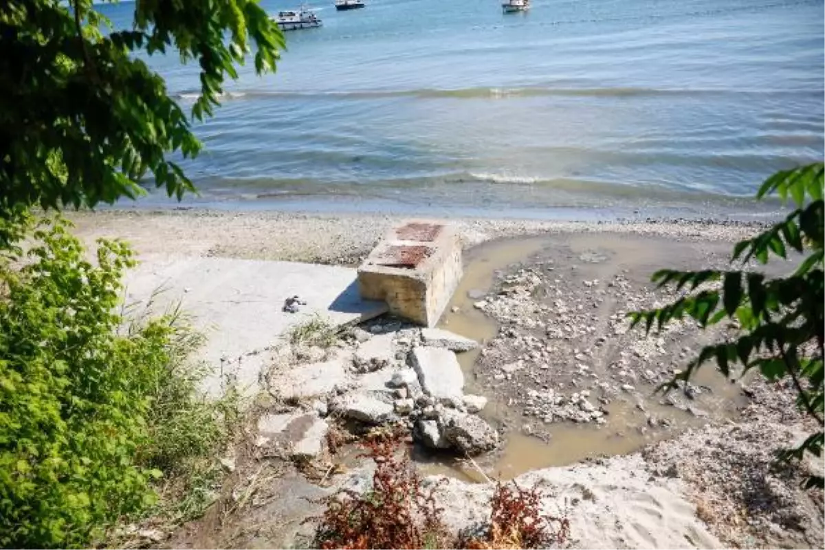 Florya'da denize dökülen lağım suyu endişeye neden oldu