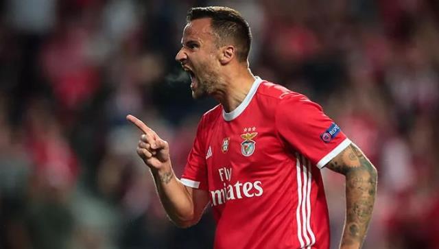 Haris Seferovic, Galatasaray'da! Sözleşmesindeki 15 maç detayı dikkat çekti Haris Seferovic, Galatasaray'da! Sözleşmesindeki 15 maç detayı dikkat çekti