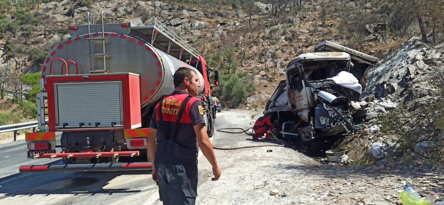 Son dakika haber! Muğla\'da kaza sonrası yanan tırın sürücüsü öldü