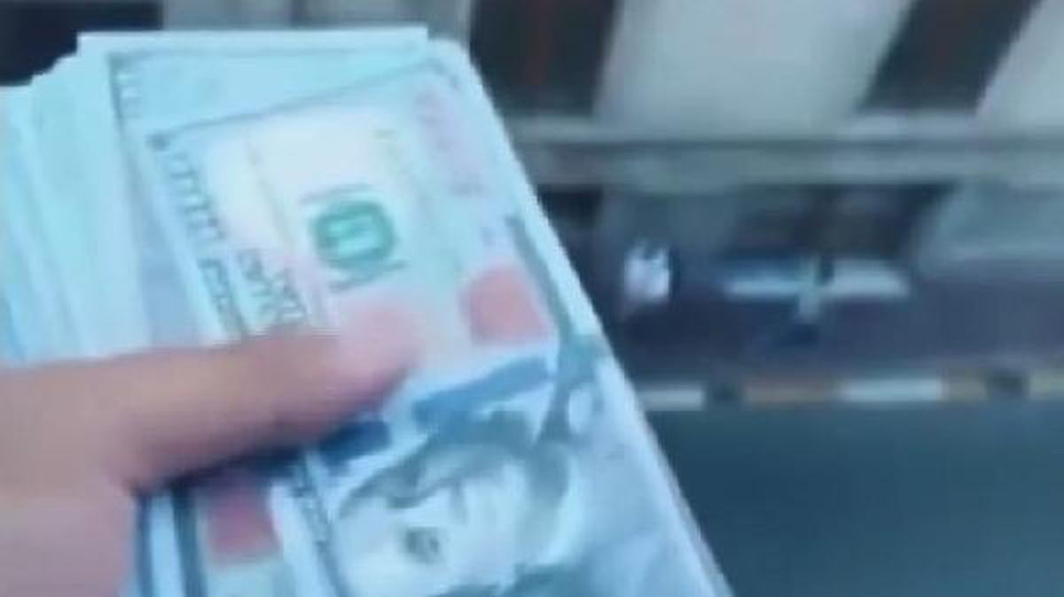 PENCEREDEN SAHTE DOLAR ATAN TURİST GÖZALTINA ALINDI