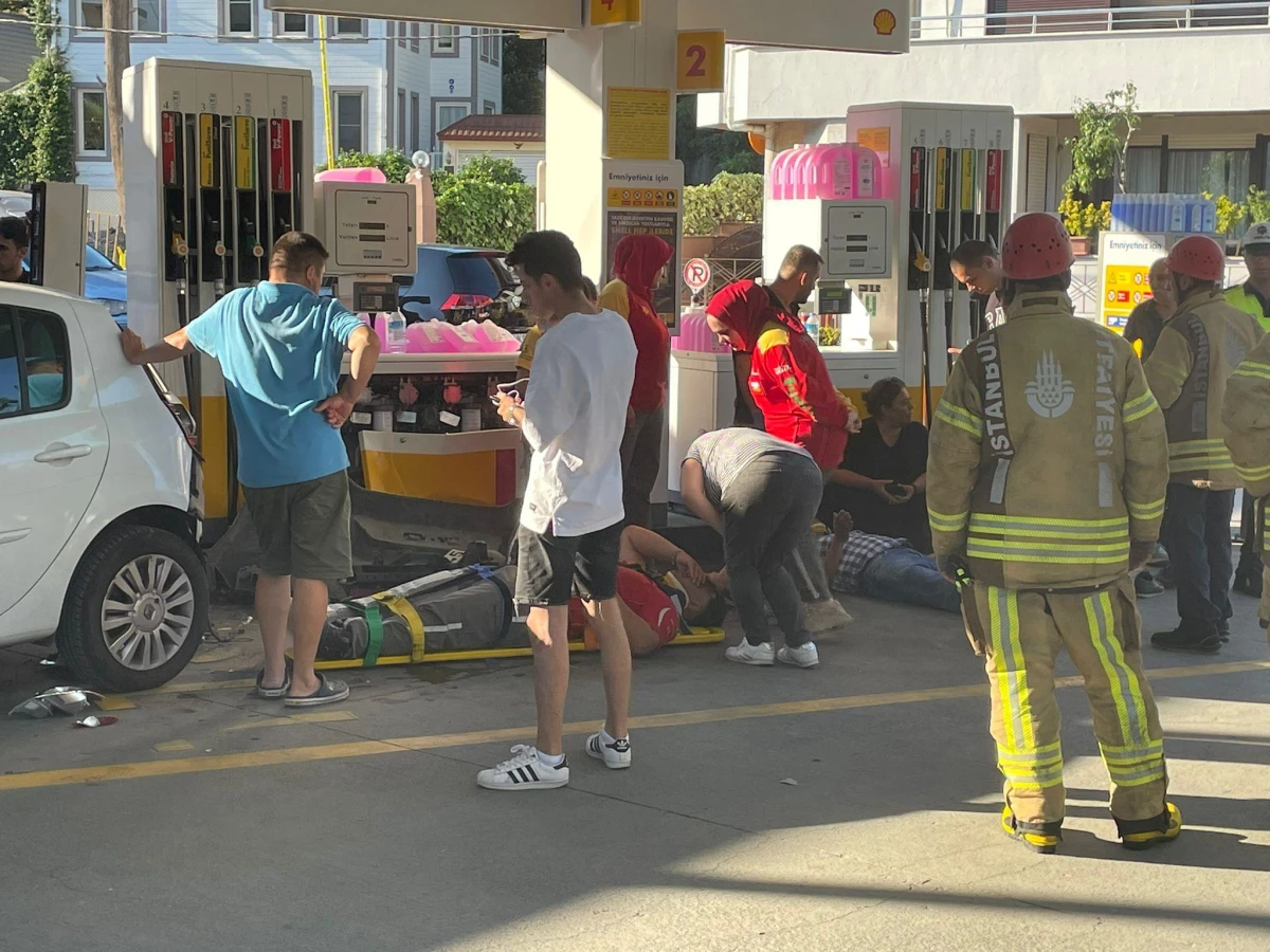 Sarıyer\'de kontrolden çıkan araç akaryakıt istasyonuna girdi, 3 kişi yaralandı