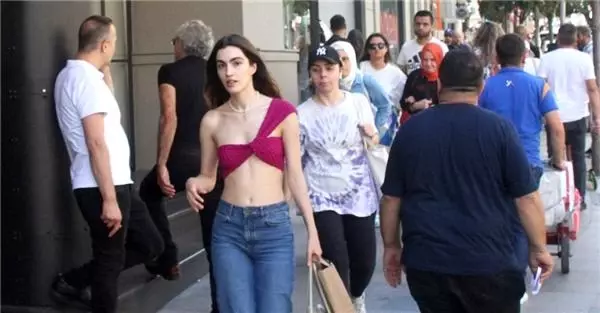 Genç bir kadınla görüntülenen Sinan Çetin, büyük panik yaşadı