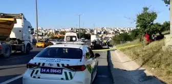 Son dakika haberleri: TEM'de emniyet şeridinde duran otomobile çarpan motosikletin sürücüsü öldü (2)