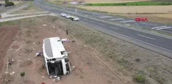 Son dakika haberleri... YOLCU OTOBÜSÜNÜN DEVRİLDİĞİ KAZANIN DRONE GÖRÜNTÜLERİ