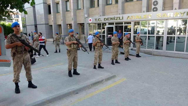 Yeni doğum yapan 18 yaşındaki eşini öldüren şahıs teslim oldu, ilk sözleri çok ilginç: Katil kaynanam Yeni doğum yapan 18 yaşındaki eşini öldüren şahıs teslim oldu, ilk sözleri çok ilginç: Katil kaynanam