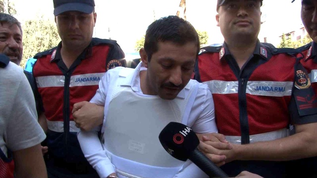Yeni doğum yapan 18 yaşındaki eşini öldüren şahıs teslim oldu, ilk sözleri çok ilginç: Katil kaynanam Yeni doğum yapan 18 yaşındaki eşini öldüren şahıs teslim oldu, ilk sözleri çok ilginç: Katil kaynanam