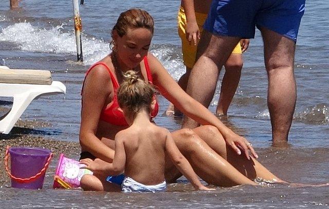 8 aylık hamile Seda Bakan, bikinili görüntülendi