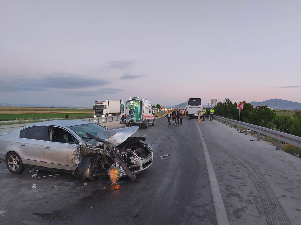 Son dakika haberi | Afyonkarahisar\'da trafik kazası, 3\'ü çocuk 5 kişi yaralandı