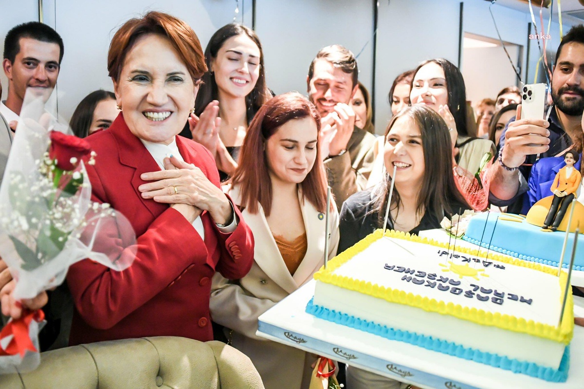 Akşener\'den Doğum Gününü Kutlayan Gençlere: Allah Sizin Hayallerinizi Gerçekleştirmek İçin Beni Vesile Kılsın