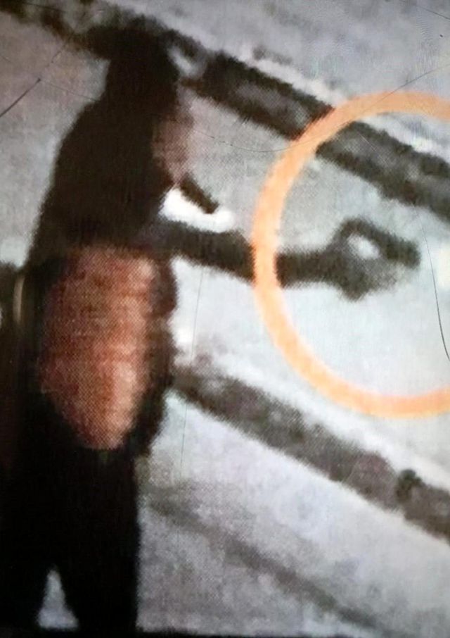 İndi bindi ücretini fazla bulan yolcu, silahını çekip taksiciyi boynundan vurdu İndi bindi ücretini fazla bulan yolcu, silahını çekip taksiciyi boynundan vurdu