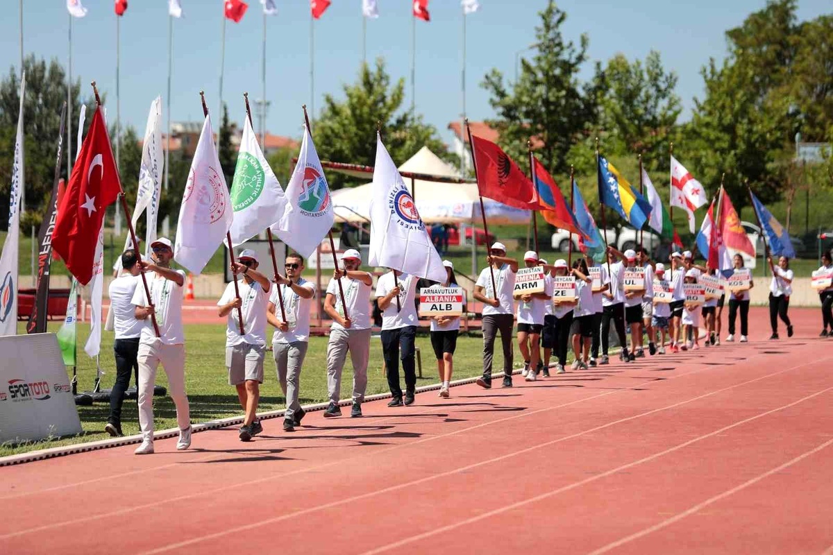 Aydınlı Ayşenur, Balkan Şampiyonası\'ndan başarıyla döndü