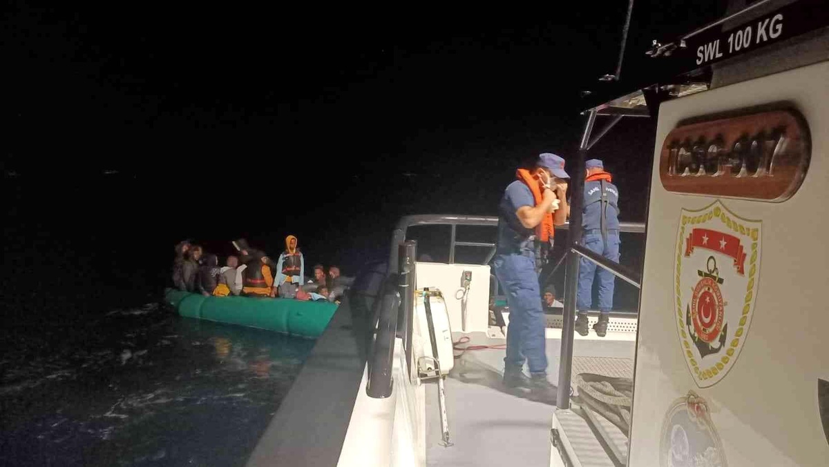 Ayvalık\'ta 49 düzensiz göçmen yakalandı