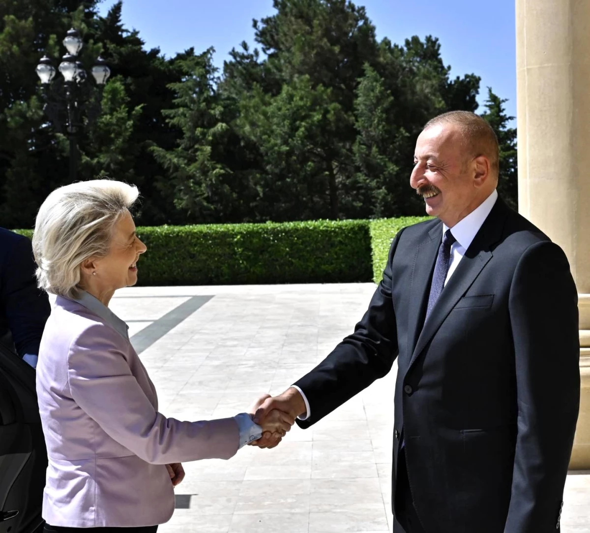 Azerbaycan Cumhurbaşkanı Aliyev, AB Komisyonu Başkanı Leyen\'i kabul etti