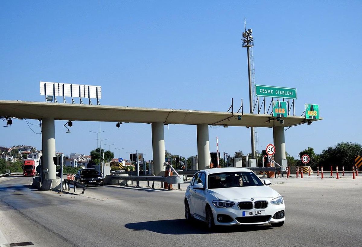 Bayram tatilinde Çeşme otoyolundan giriş-çıkış yapan araç sayıları belli oldu