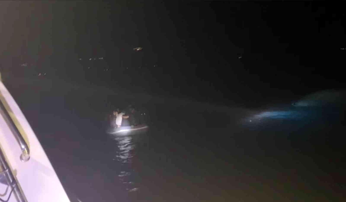 Çanakkale açıklarında 70 düzensiz göçmen kurtarıldı