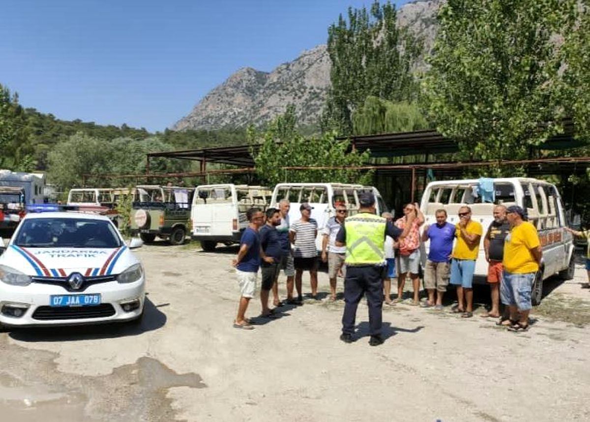 Cipsafari araç sürücüleri kontrol edilerek bilgilendirildi