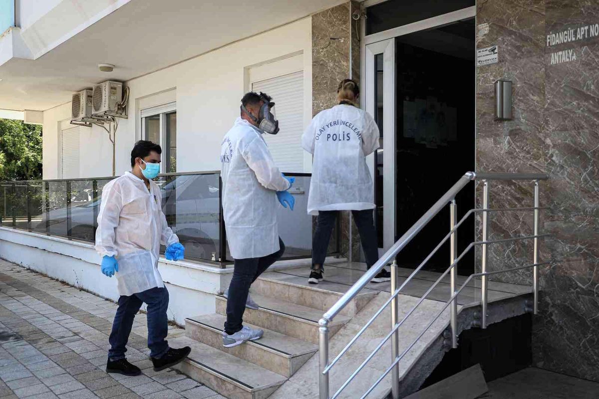 Son dakika... Ev sahibi kokudan şüphelendi, kiracısı evinde ölü bulundu