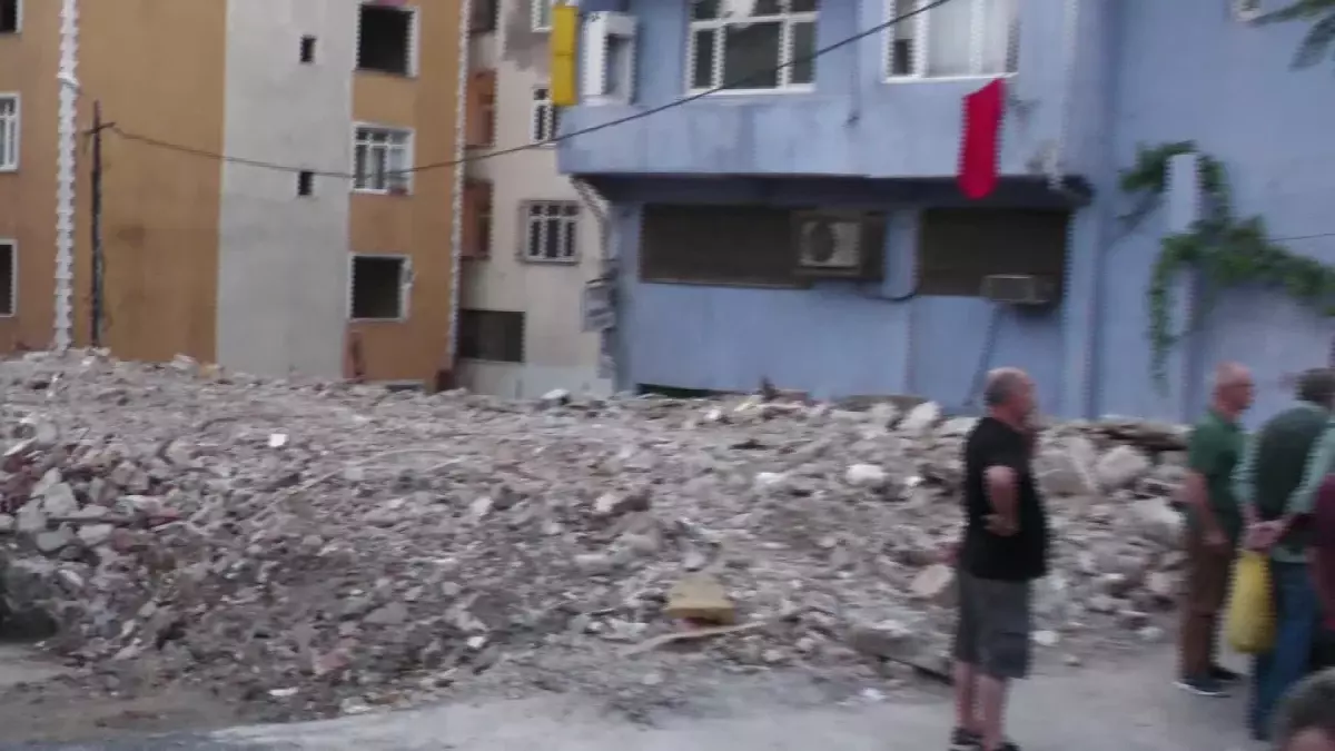 Fetihtepe\'de Kentsel Dönüşüme Karşı Direnen Mahalleli: "Elektriği İdare Edebiliyoruz da Susuzluk Çok Kötü.