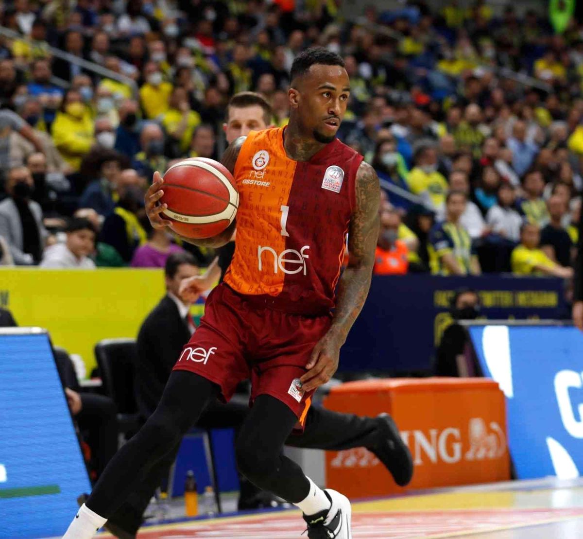 Galatasaray Nef, Dee Bost ile sözleşme yeniledi