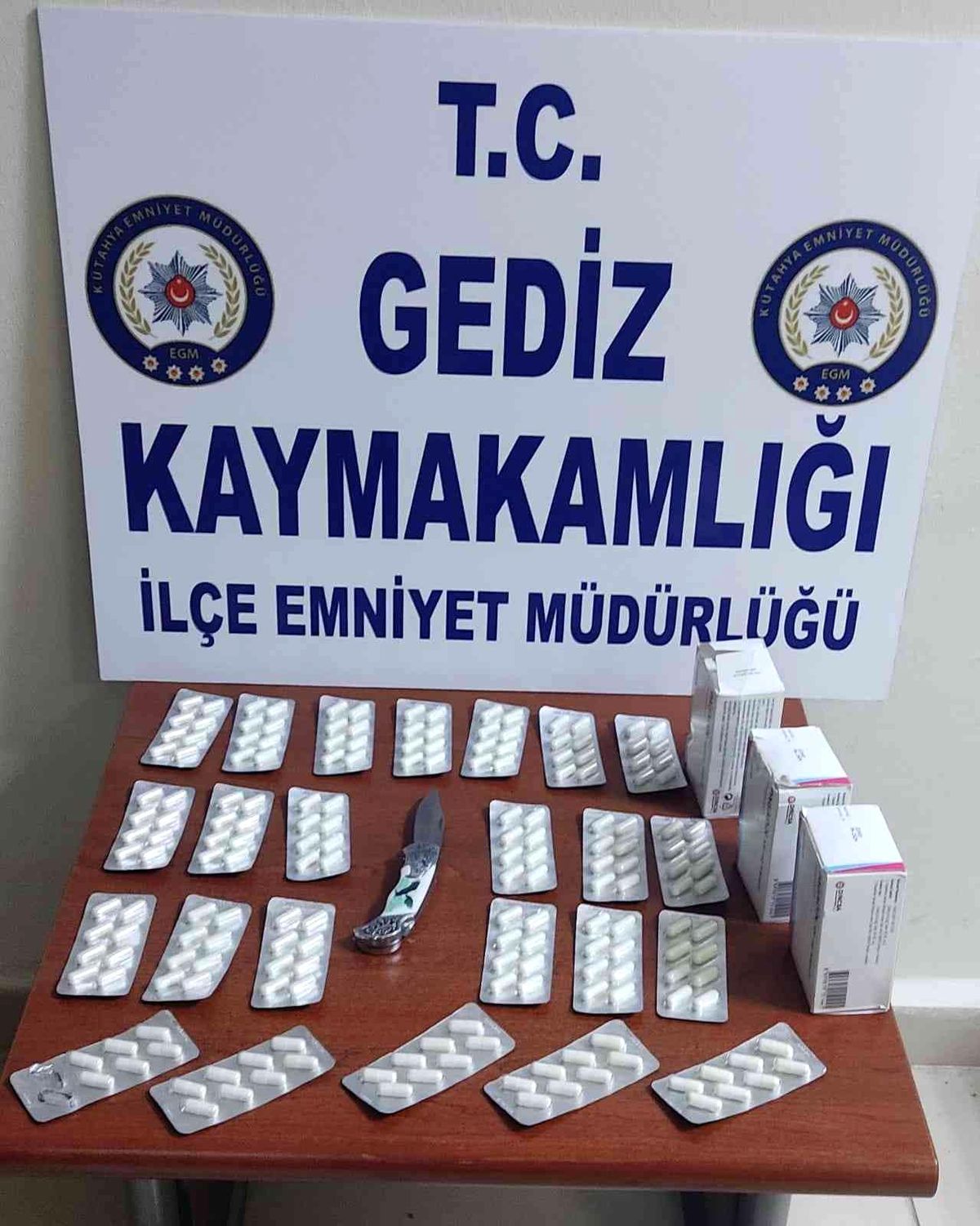 Gediz'de 190 adet sentetik hap ele geçirildi