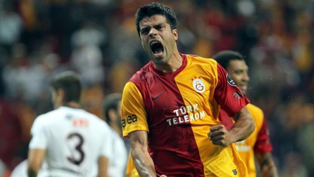 Gökhan Zan ve eşi Müge Uzun'dan sahilde dans gösterisi! Videoya yorum yağdı