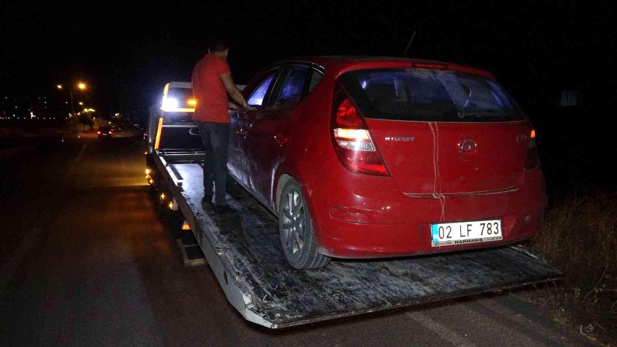 Son dakika haberi: Jandarmayı görünce aracı bırakıp kaçtı