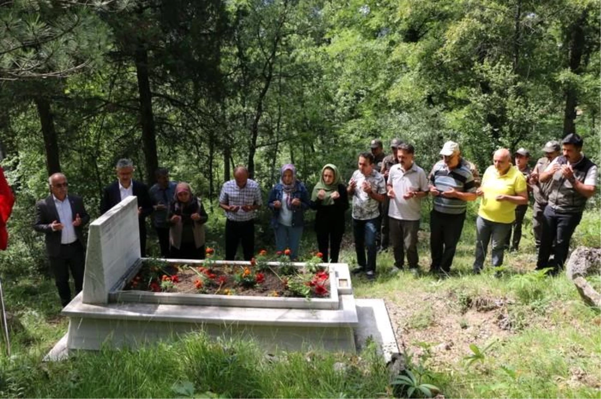 Son dakika haberi: Kaçakçıların vurarak öldürdüğü Orman Muhafaza memuru mezarı başında anıldı