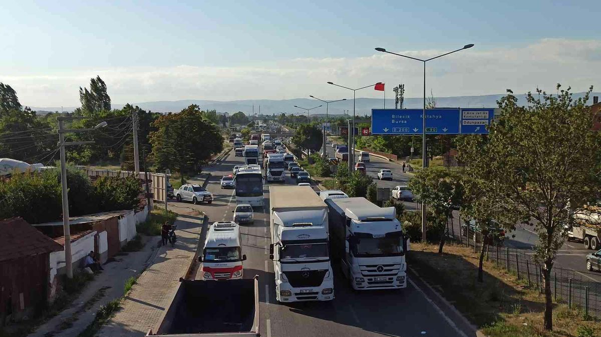 Maddi hasarlı trafik kazası Çevre Yolu\'nda trafiği felç etti